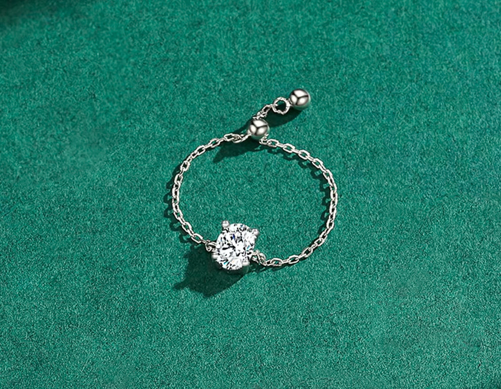 Zunaira Adjustable Chain Ring