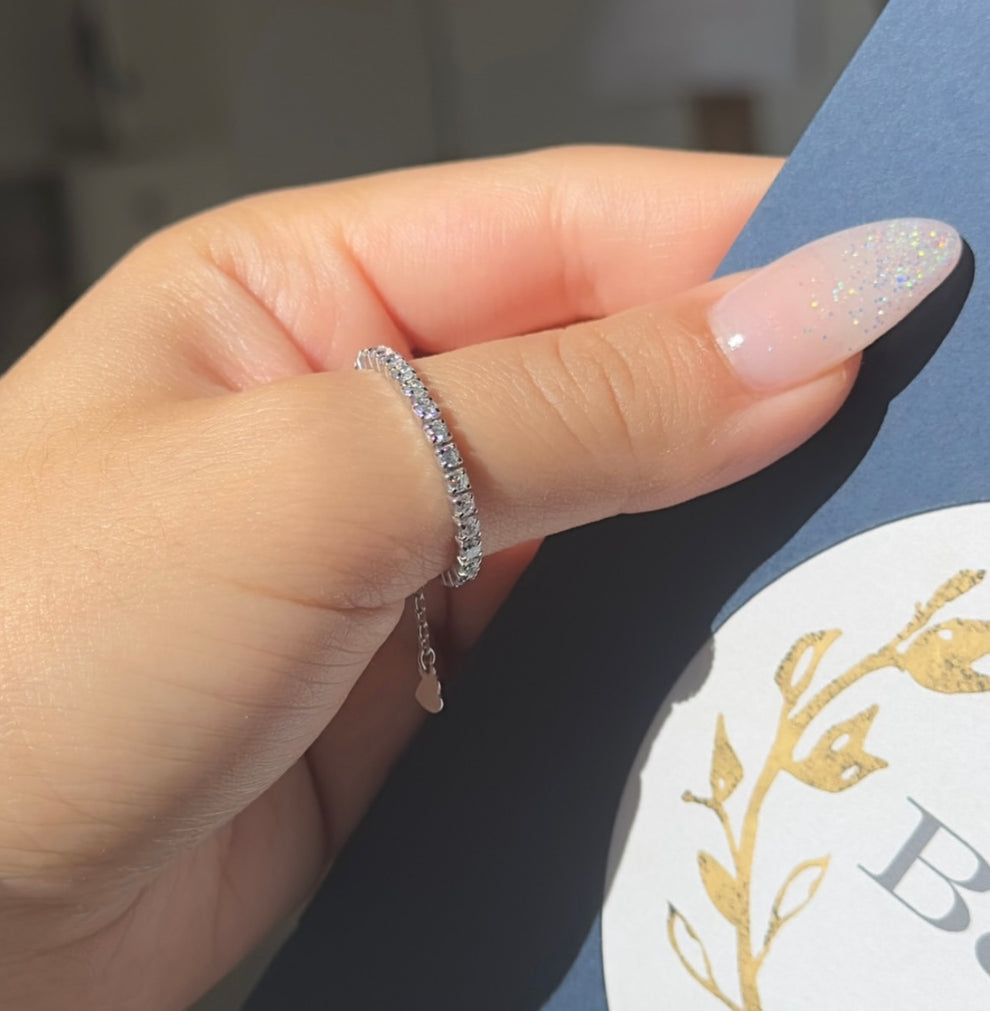 Zunaira Adjustable Chain Ring