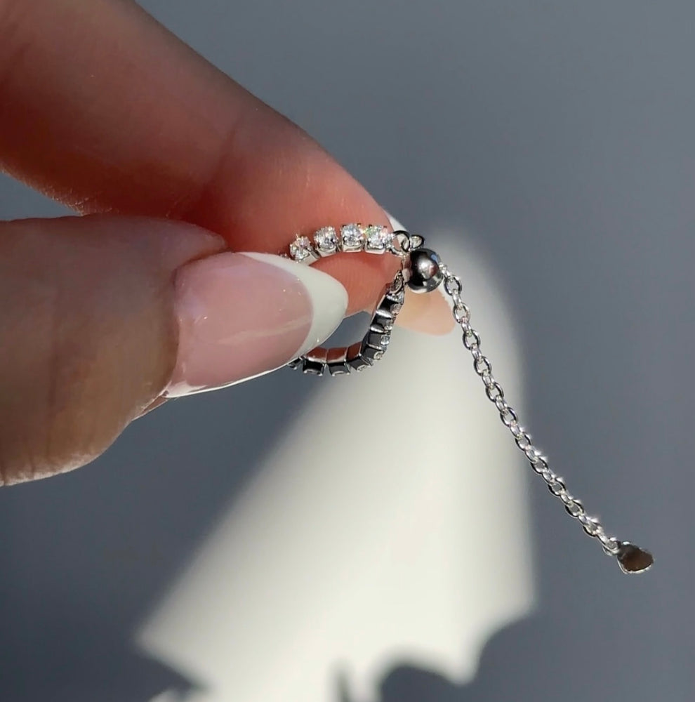 Zunaira Adjustable Chain Ring